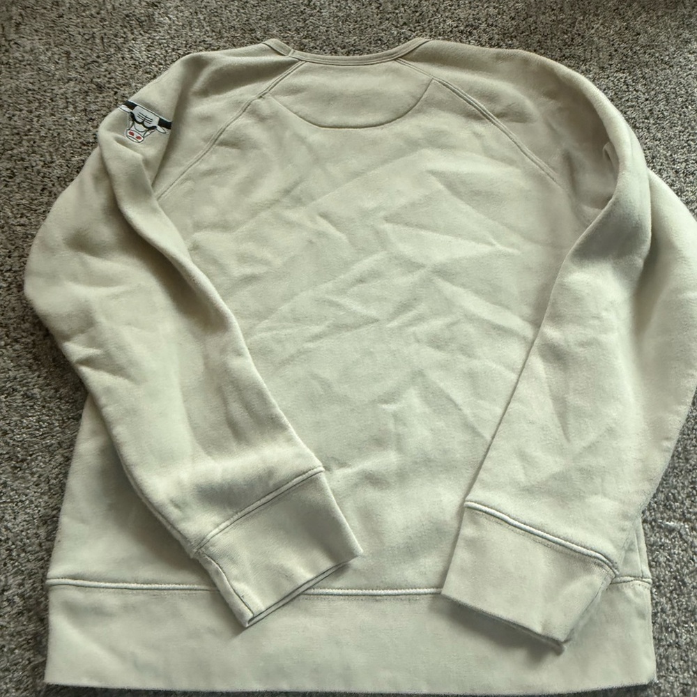 Sportiqe Chicago Bulls Size M women’s cream Pullover Sweatshirt Comfy SMALL - Picture 10 of 12